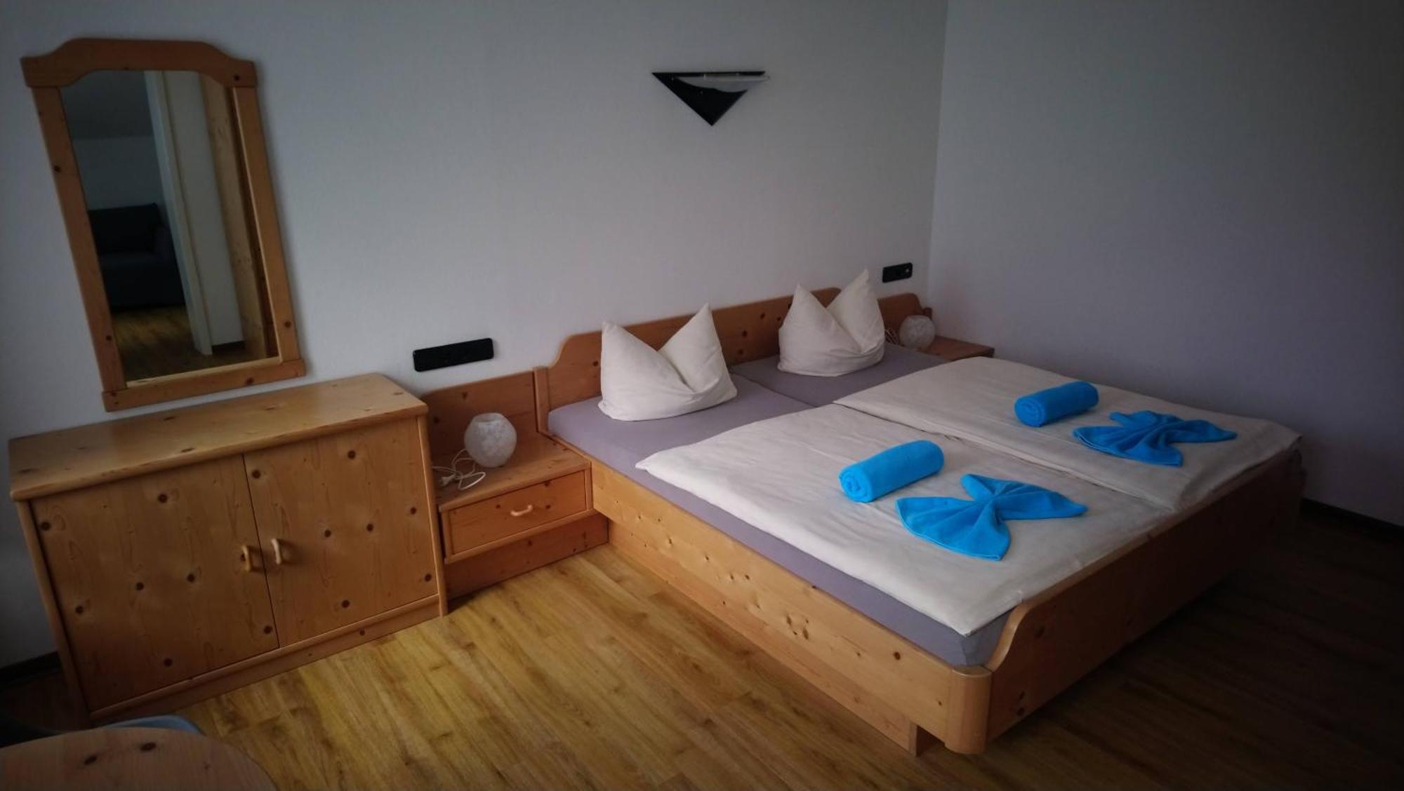 Hotel Waldhaus Romhild 外观 照片