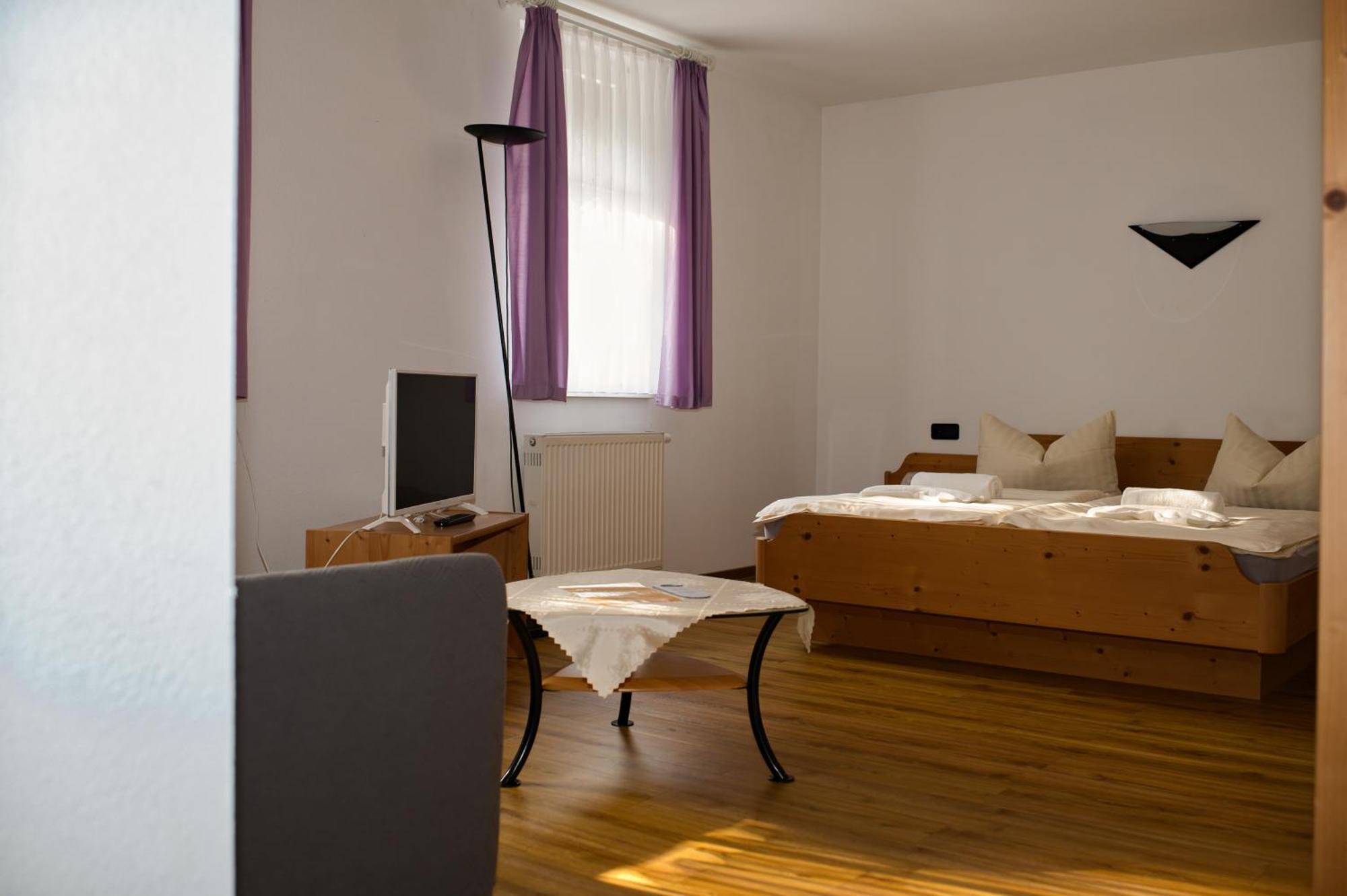Hotel Waldhaus Romhild 外观 照片
